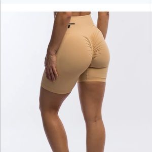 ECHT ARISE SCRUNCHED SHORTS SIZE XL